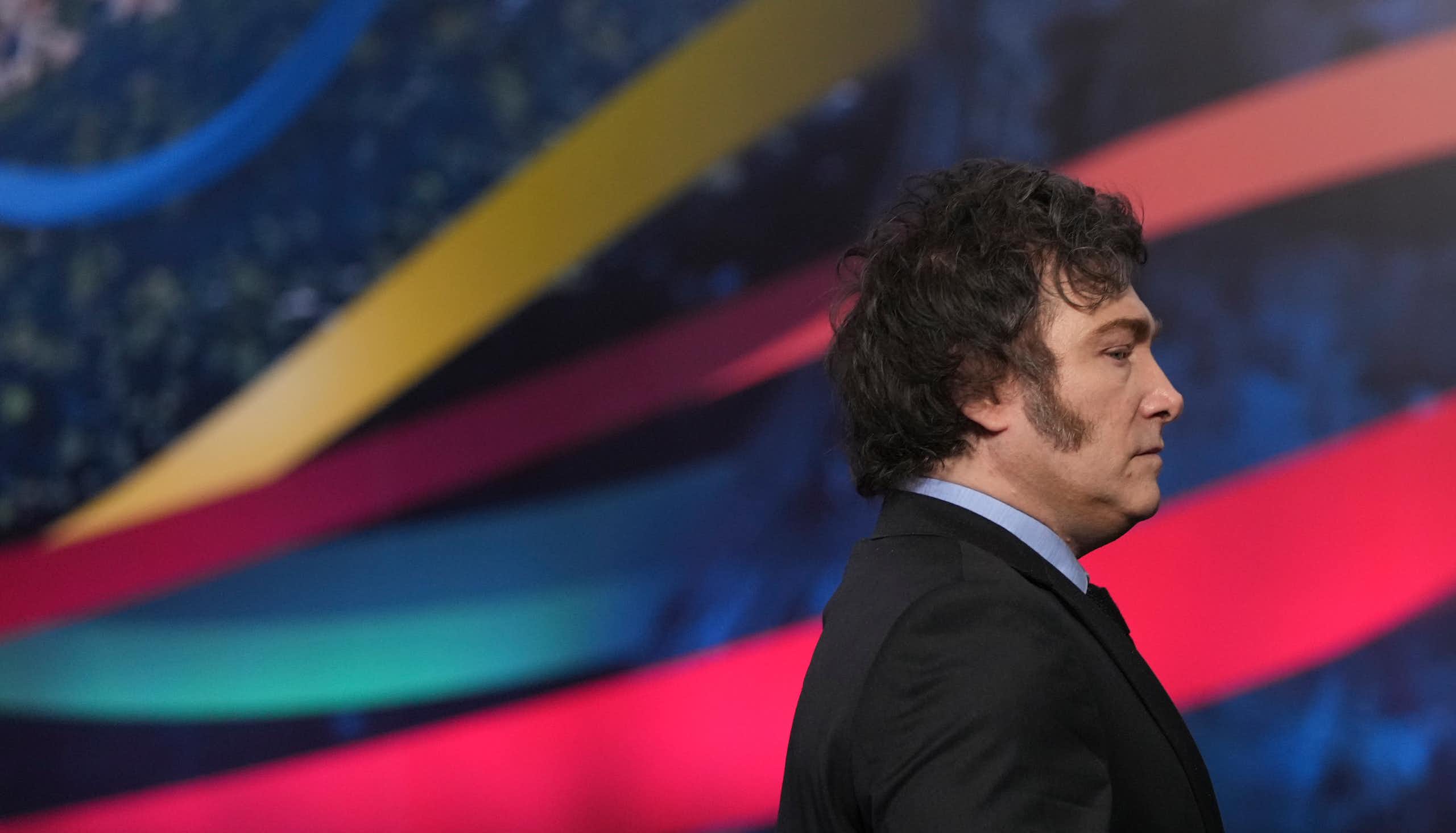 Análise: Reformas radicais e suas contradições marcam o primeiro ano de Javier Milei na Argentina