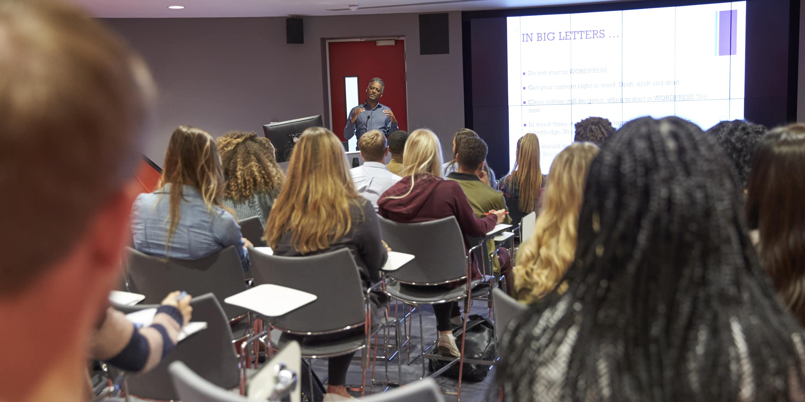 Presentaciones digitales y pantallas en la universidad: ¿aprendemos y enseñamos mejor?
