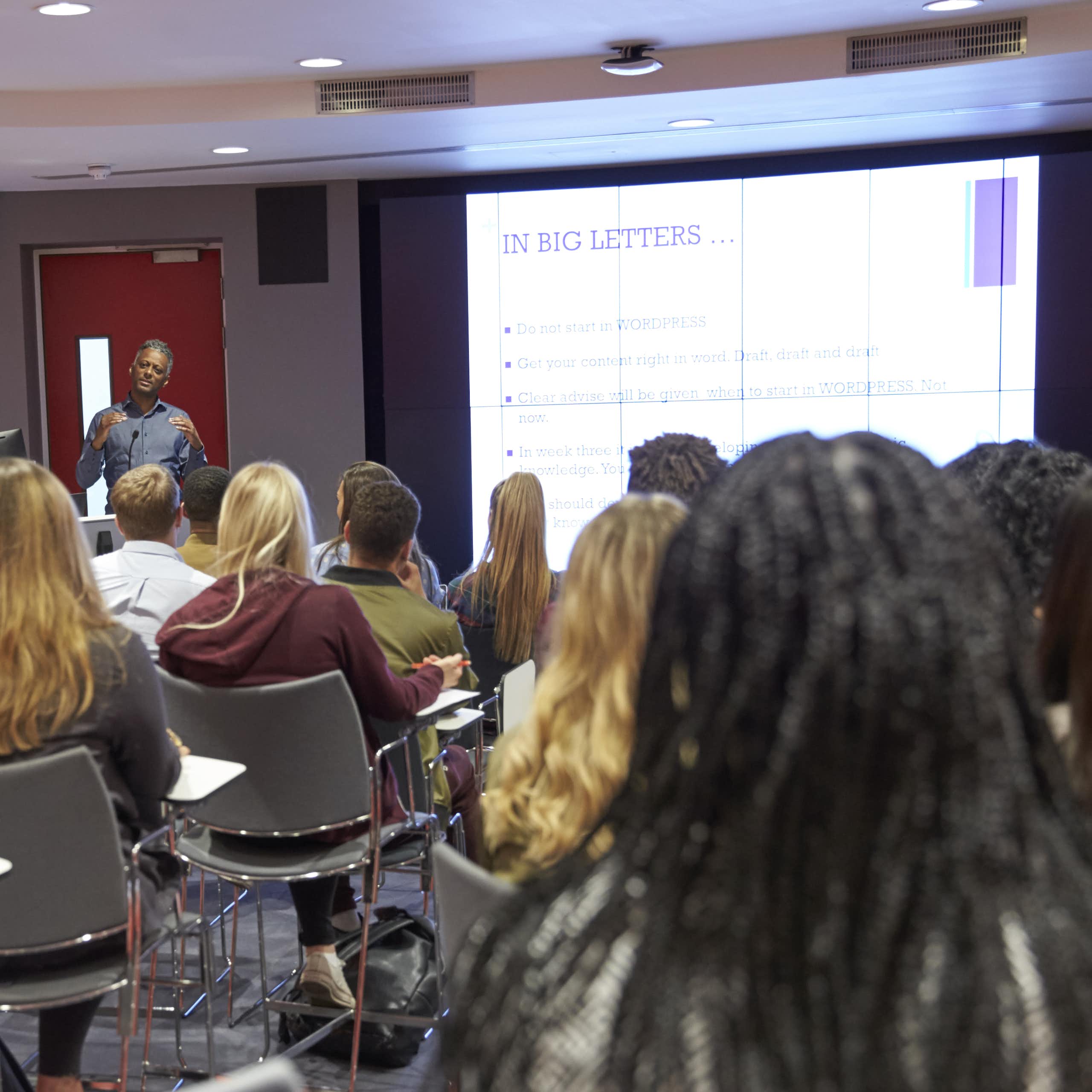 Presentaciones digitales y pantallas en la universidad: ¿aprendemos y enseñamos mejor?
