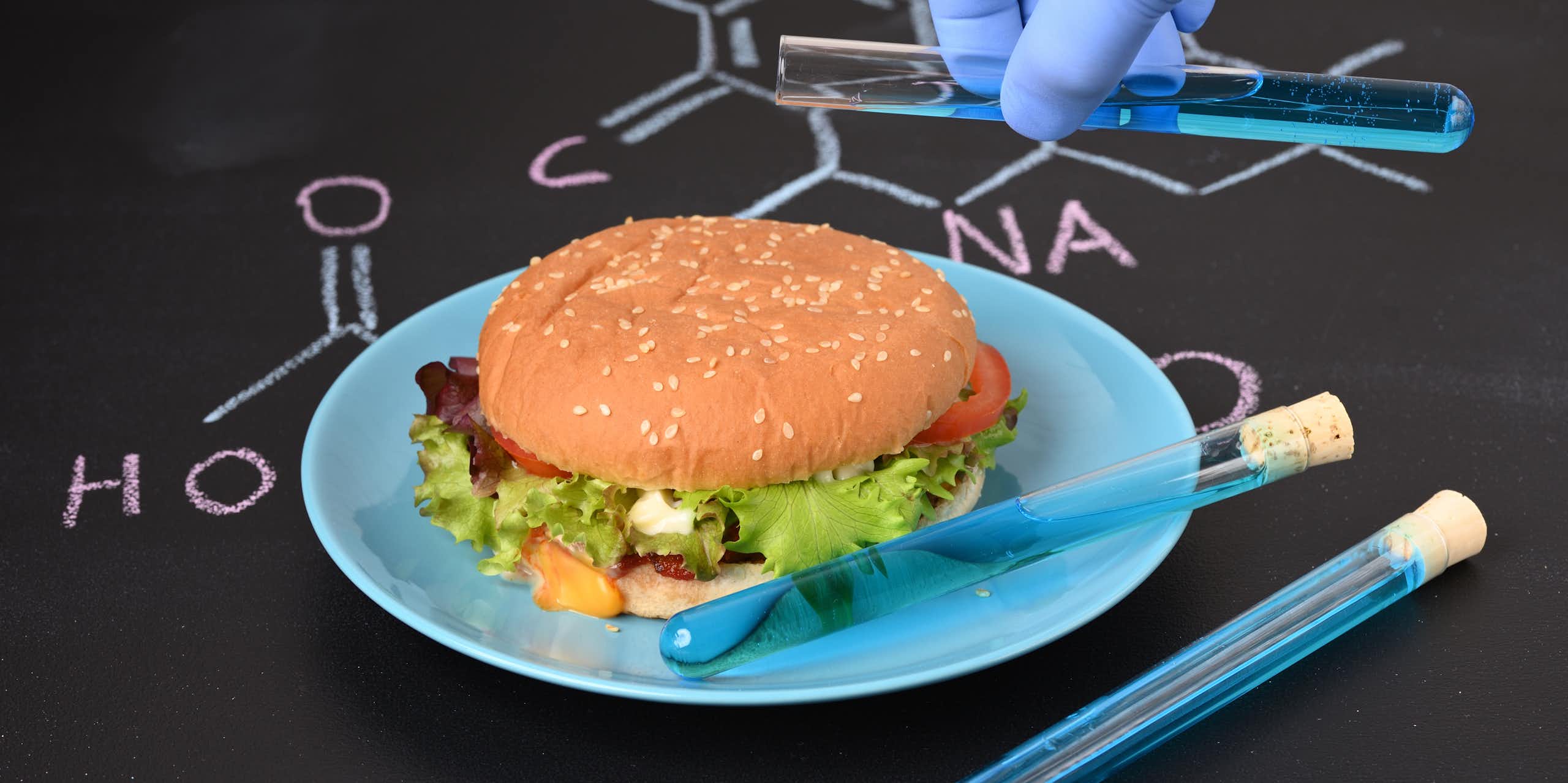 El curioso caso de la hamburguesa eterna: por qué algunos alimentos no parecen deteriorarse nunca