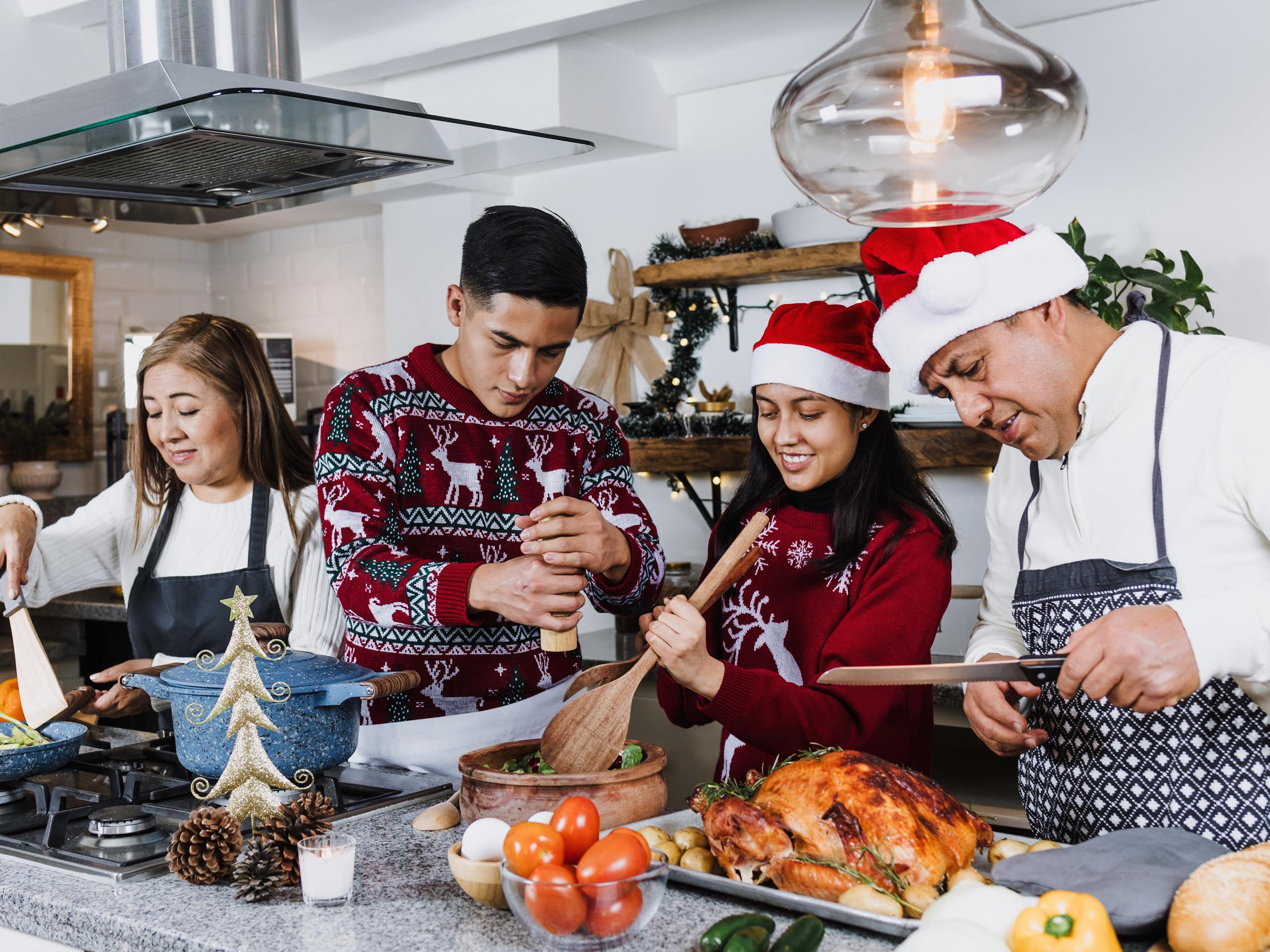 Cómo lograr que los adolescentes disfruten de la Navidad en familia